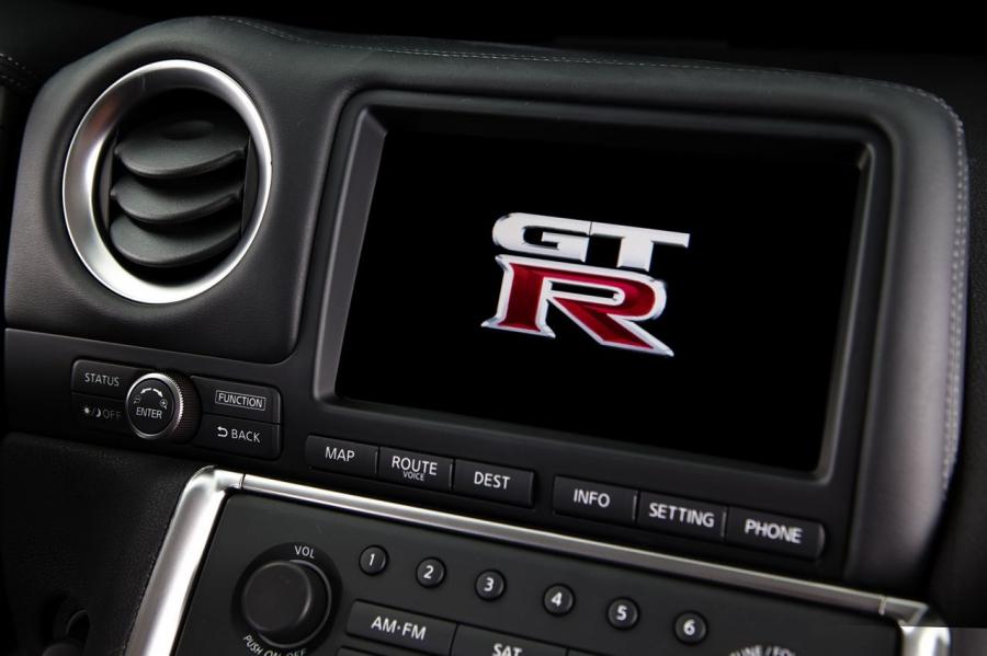  Nissan GT-R 2008 года  (US) (фото 8 из 52)